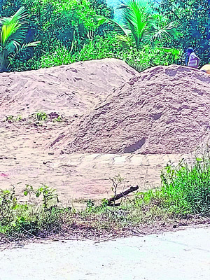 దోచేసి.. దాచేసి.. దాటించి!1