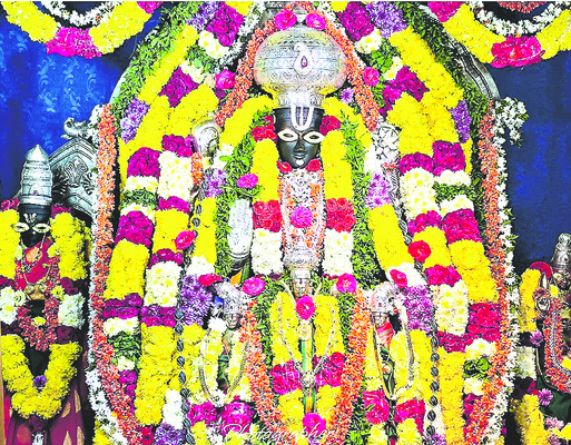 తొలి తిరుపతికి పోటెత్తిన భక్తులు 1