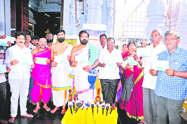 అన్నవరప్పాడులో భక్తుల రద్దీ 2