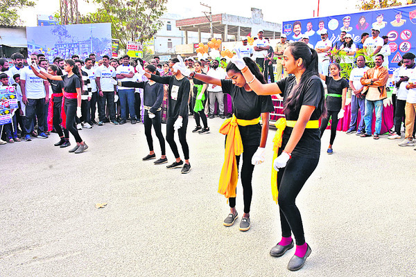 రన్‌ ఫర్‌ రోడ్‌ సేఫ్టీ1