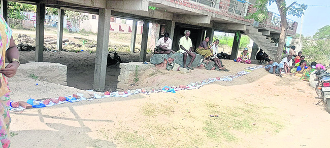 రైతులకు తప్పని యూరియా కష్టాలు 1