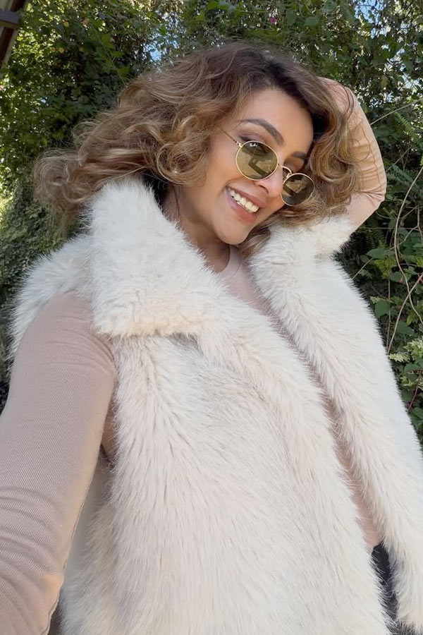 Actress Tejaswi Madivada latest Beautiful Photos5