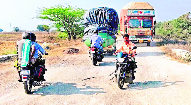 రాకపోక.. నరకయాతన1