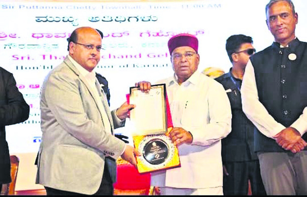 కొప్పళ డీసీకి అవార్డు 2