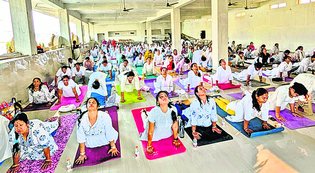 ● ఆలయాల్లో సామూహిక సూర్యనమస్కారాలు ● వందలాదిగా హాజరైన అ1