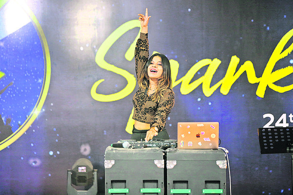 దుమ్మురేపిన డీజే నైట్‌2