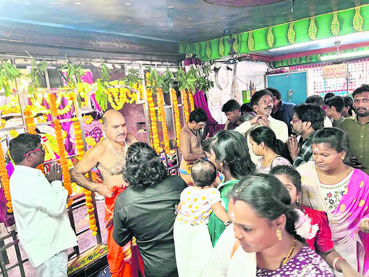 పెద్దమ్మతల్లికి విశేషపూజలు1