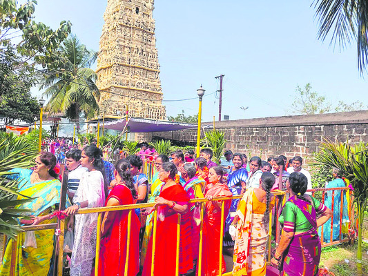 ● సర్పవరం.. జనసాగరం1