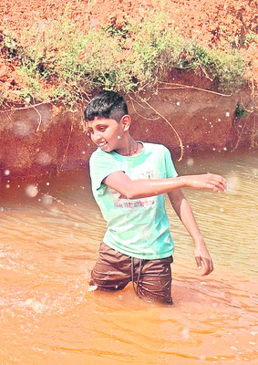 చిన్నారులను మింగిన పాంపాండ్‌ 1