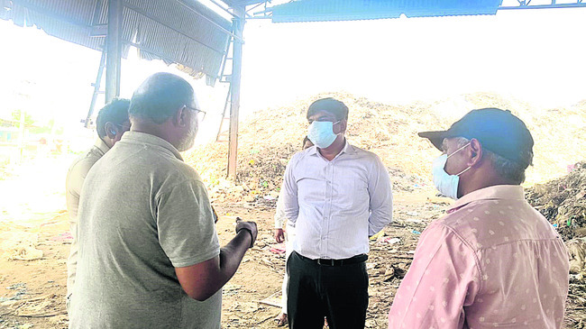 కదులుతున్న చెత్త గుట్ట1