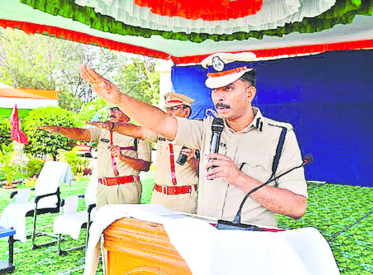 ఓటు హక్కు ప్రాధాన్యతను గుర్తించాలి 1