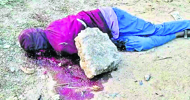 అంబొదళలో యువకుడి దారుణ హత్య 2