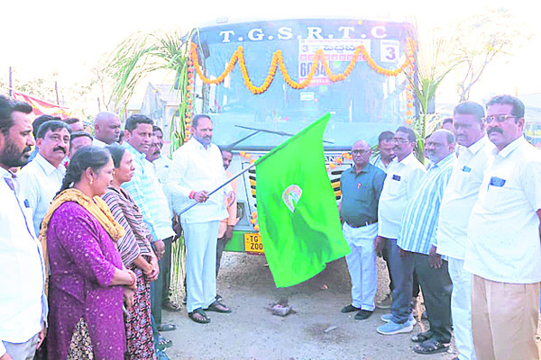 మేడారానికి బస్సులు ప్రారంభం 2