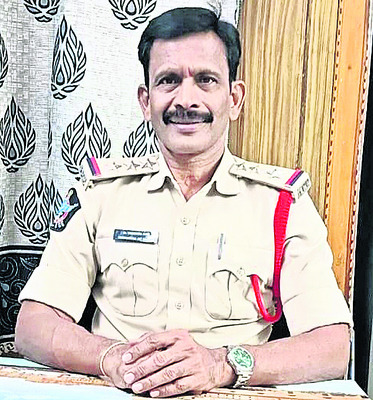 జిల్లా కేంద్రంలో ‘నో హెల్మెట్‌ – నో పెట్రోల్‌’ 1