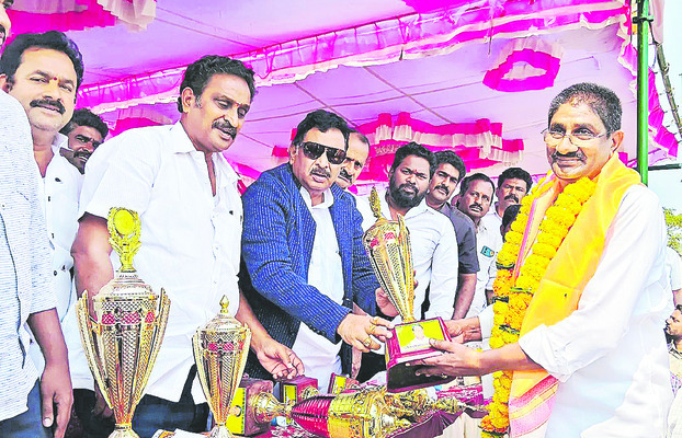 దూకుతూ.. దౌడు తీస్తూ..1