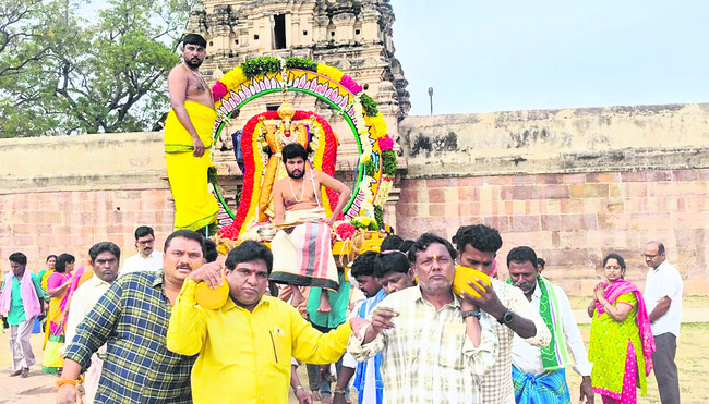 సూర్యప్రభ వాహనంపై సౌమ్యనాథుడు1