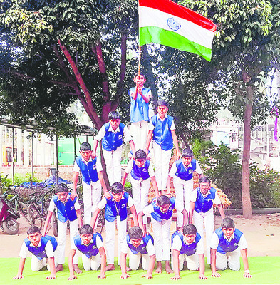 జాతులు, భాషలు వేరైనా మనమంతా భరతమాత బిడ్డలమే అని చాటి చె2