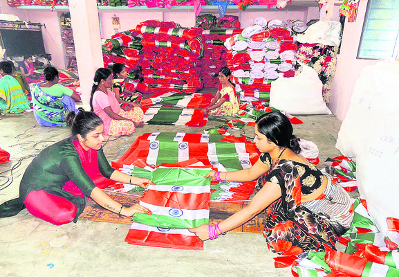 దేశం నిండా.. సిరిసిల్ల జెండా1