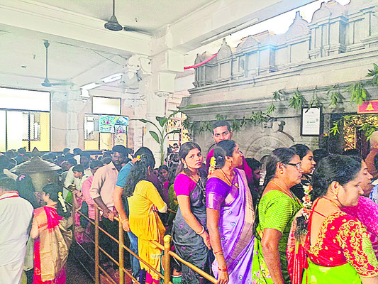 రద్దీగా సత్యదేవుని సన్నిధి1