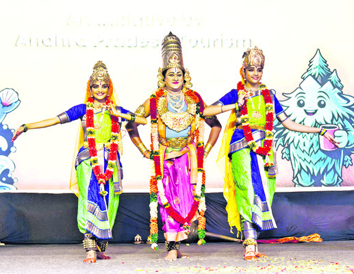 ఉత్సవ్‌భరితంగా.. 1