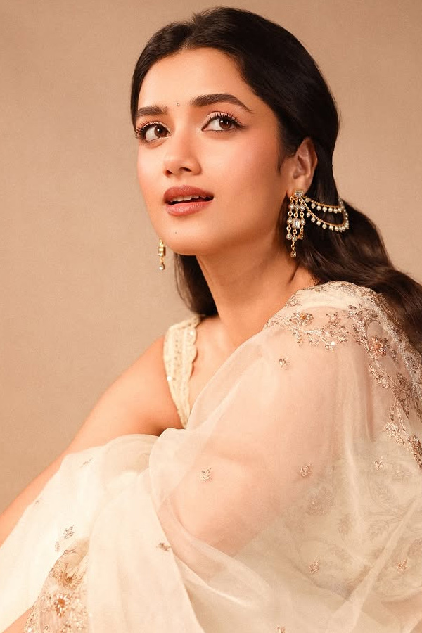 Actress Bhagyashri Borse Latest Stunning Photos7