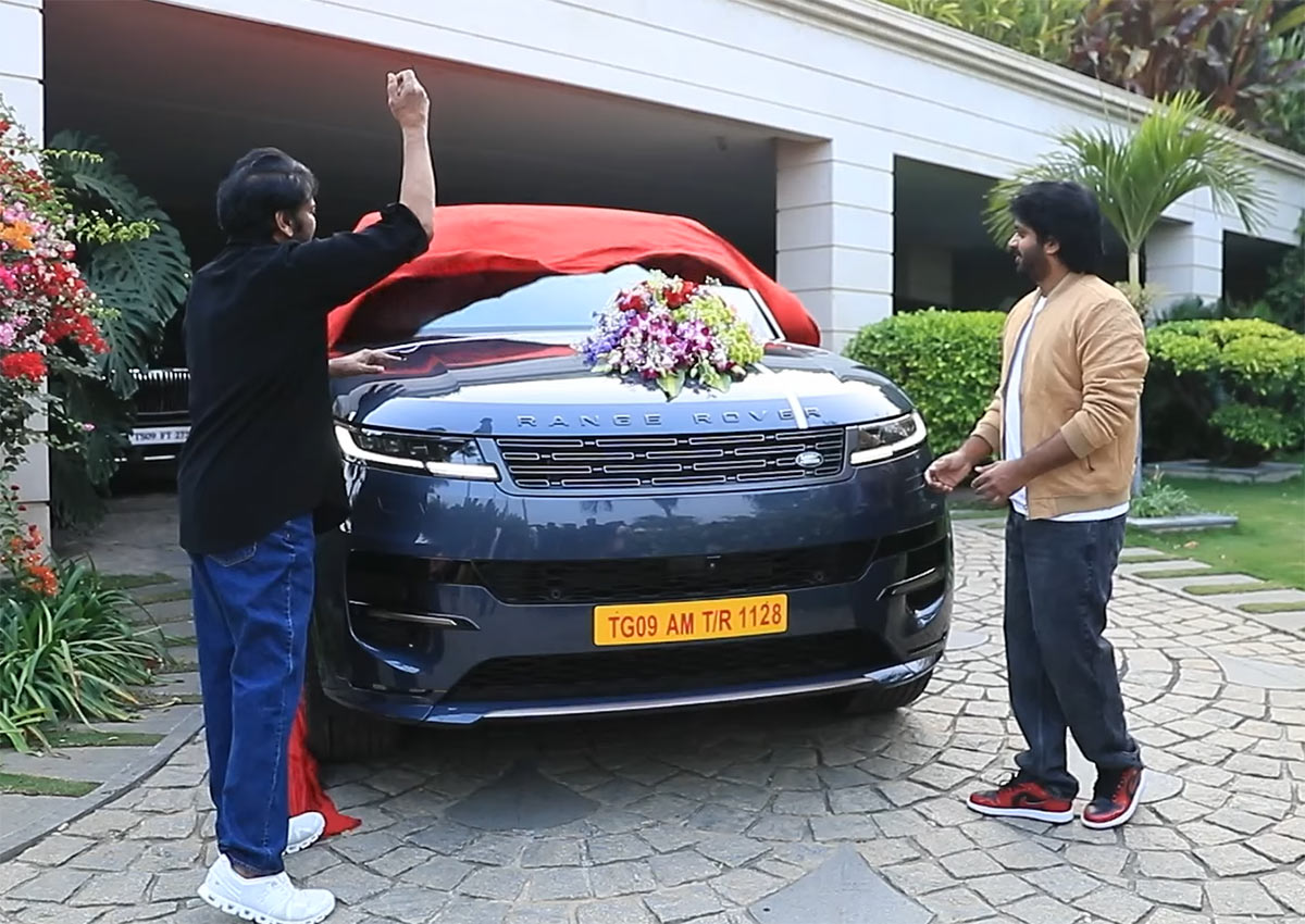 Chiranjeevi Gifted Range Rover Car To Director Anil Ravipudi10