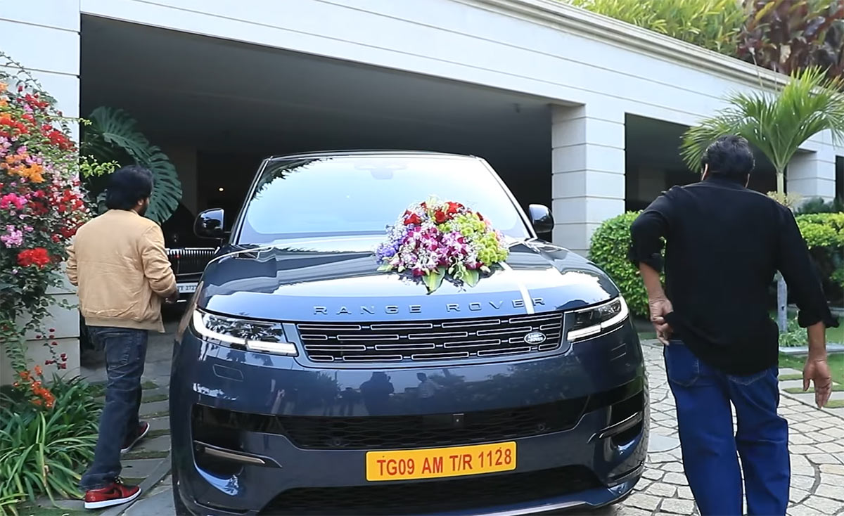 Chiranjeevi Gifted Range Rover Car To Director Anil Ravipudi18