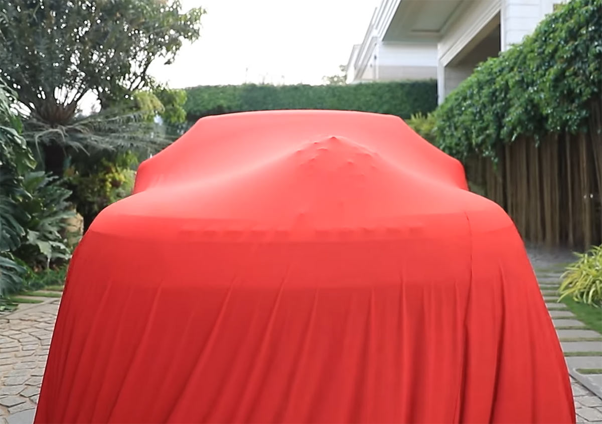 Chiranjeevi Gifted Range Rover Car To Director Anil Ravipudi2