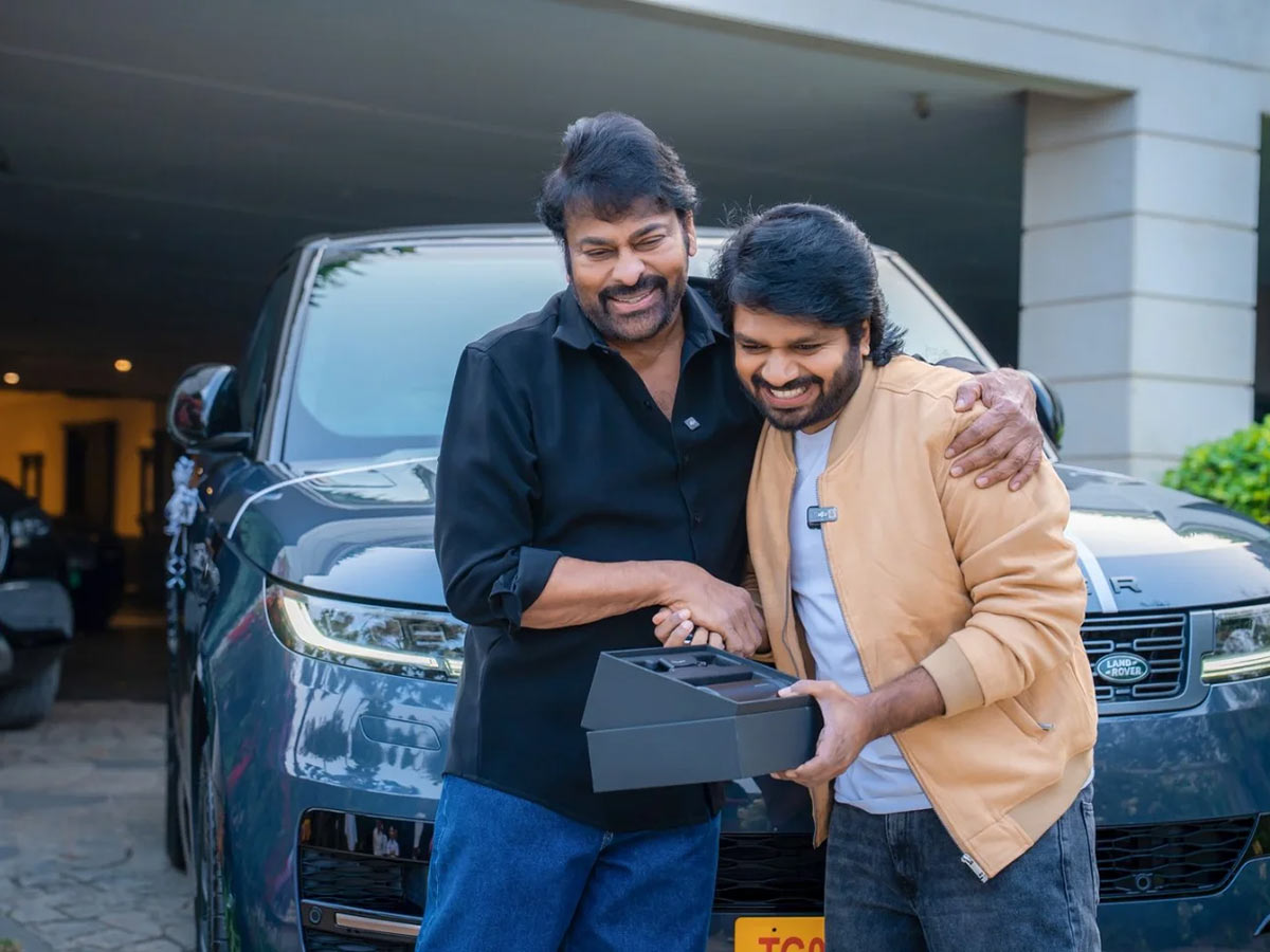 Chiranjeevi Gifted Range Rover Car To Director Anil Ravipudi3
