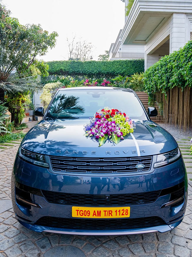 Chiranjeevi Gifted Range Rover Car To Director Anil Ravipudi5