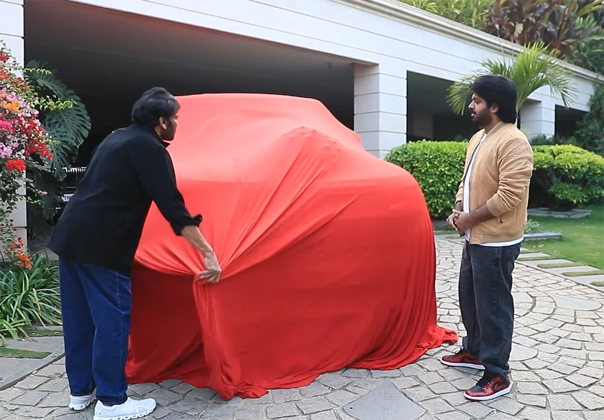 Chiranjeevi Gifted Range Rover Car To Director Anil Ravipudi8