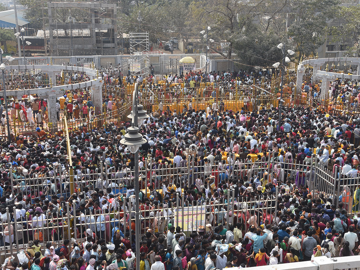 Huge Devotee Rush At Medaram Jatara 20268