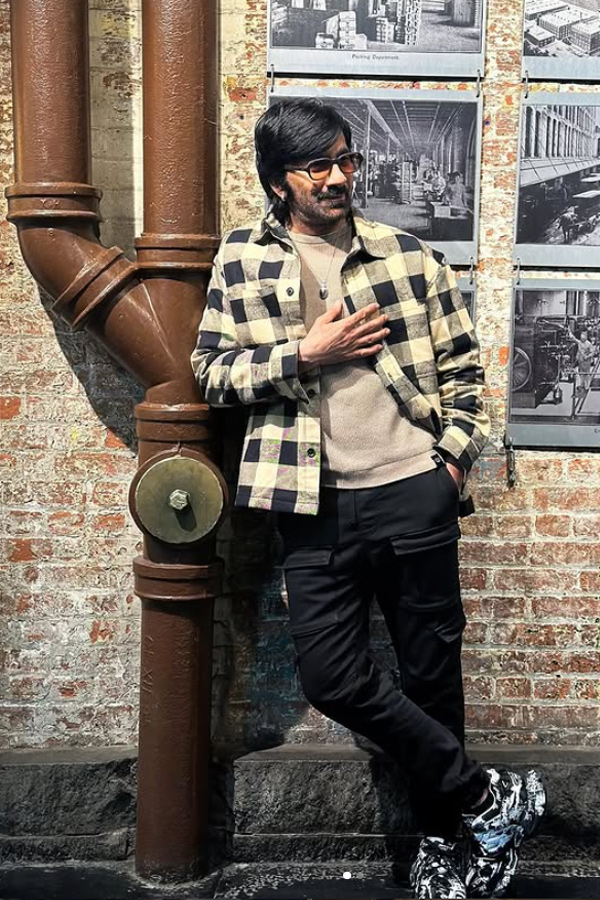 'ఇరుముడి' సెట్‌లో రవితేజ బర్త్ డే సెలబ్రేషన్ (ఫొటోలు) | Mass Maharaj ...