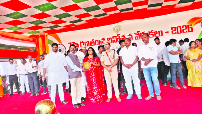 ఉత్తమ సేవలకు పురస్కారాలు19