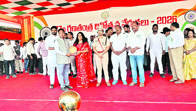 ఉత్తమ సేవలకు పురస్కారాలు10