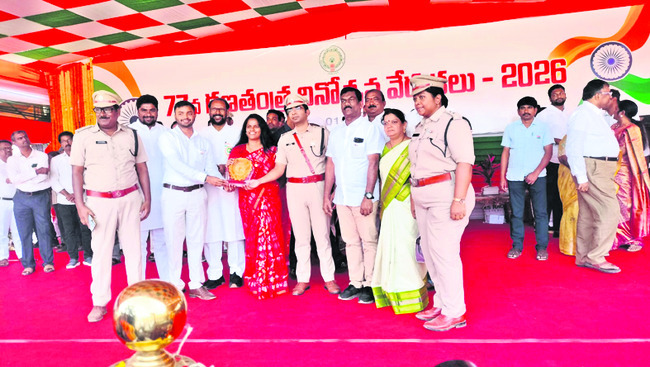 ఉత్తమ సేవలకు పురస్కారాలు1