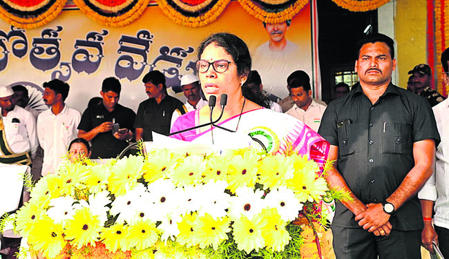 అభివృద్ధికి సమష్టిగా పని చేయాలి 3