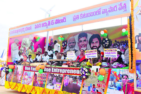 ఆకట్టుకున్న శకటాల ప్రదర్శన2