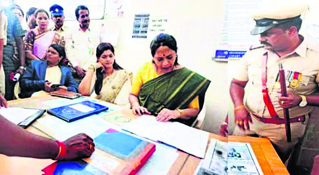 మహాత్మా గాంధీ పేరు తొలగింపు తగదు 2