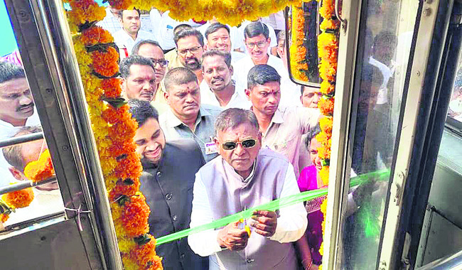 ఉత్తమ ఉద్యోగికి సన్మానం1