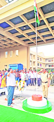 పోరాట స్ఫూర్తిని నింపాలి
1