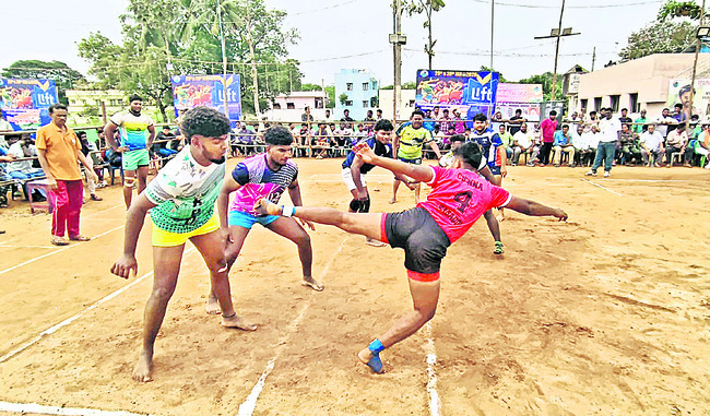 హోరాహోరీగా అంతర్రాష్ట్ర కబడ్డీ టోర్నీ1