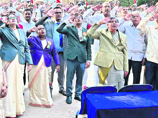 జిల్లా కోర్టులో గణతంత్రం1