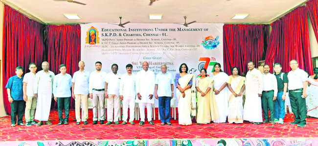 మువ్వన్నెల జెండా రెపరెపలు1