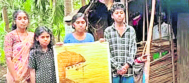 ఆర్థిక ఇబ్బందుల్లో ఉన్నాం.. ఆదుకోండి! 1