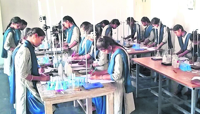 బీఈడీ సెమిస్టర్‌ పరీక్షలు వాయిదా 1