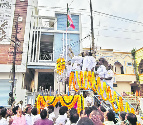 గెలుపే లక్ష్యంగా పనిచేద్దాం 
2