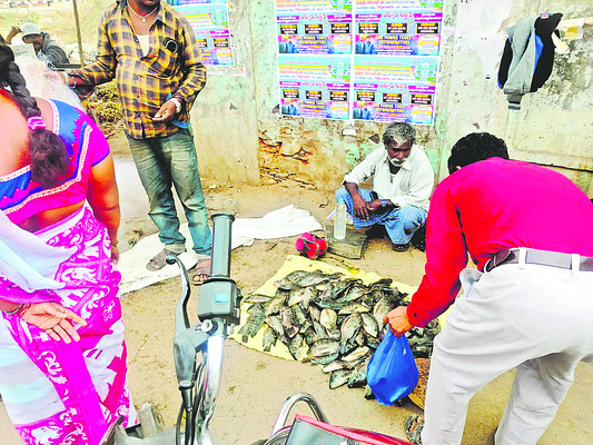 చెరువులో జారిపడి వ్యక్తి మృతి 3