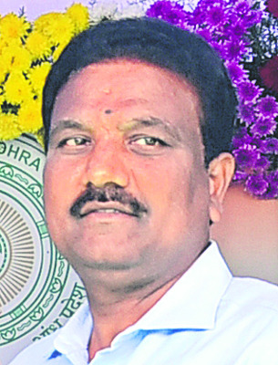 ఉత్తమ సేవలకు సత్కారం14