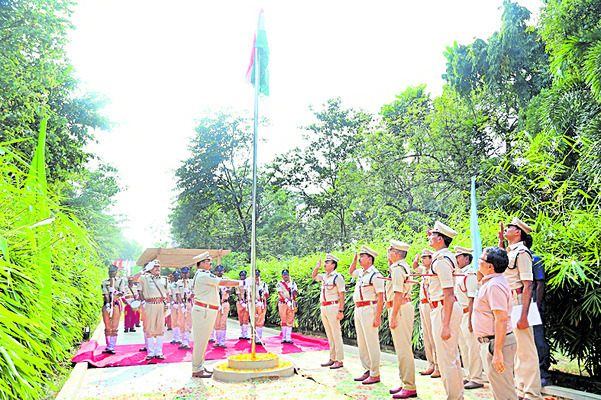 మురిసిన మువ్వన్నెల జెండా 1
